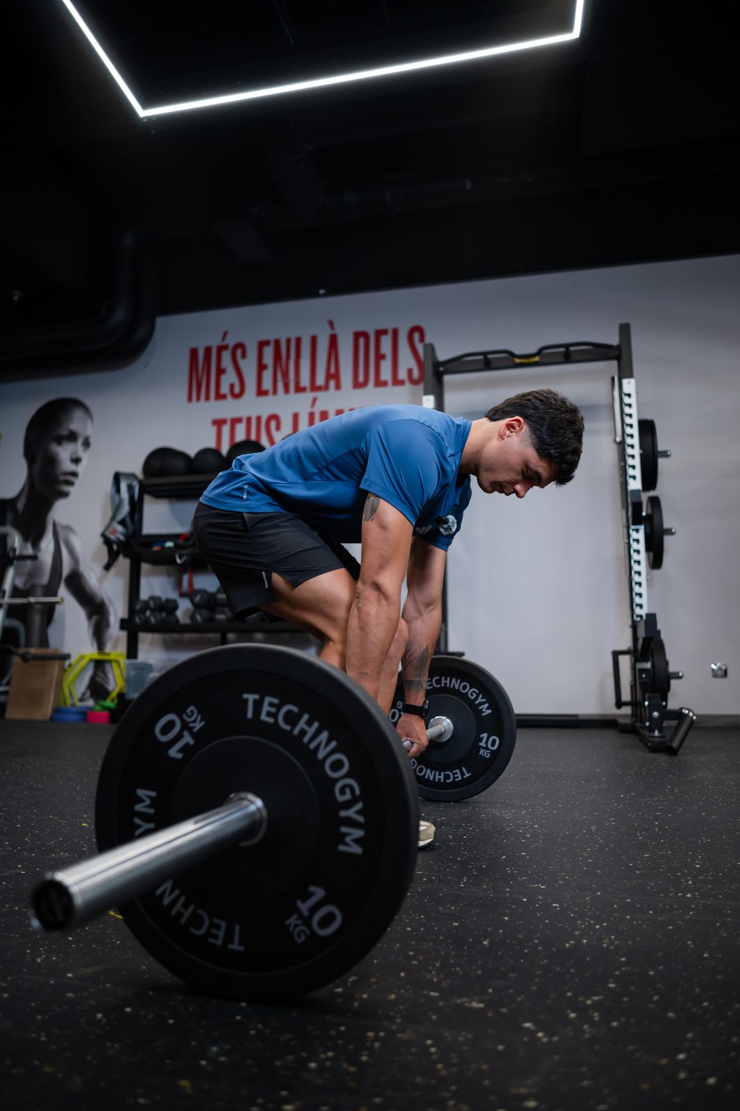 Adrián Morales entrenando
